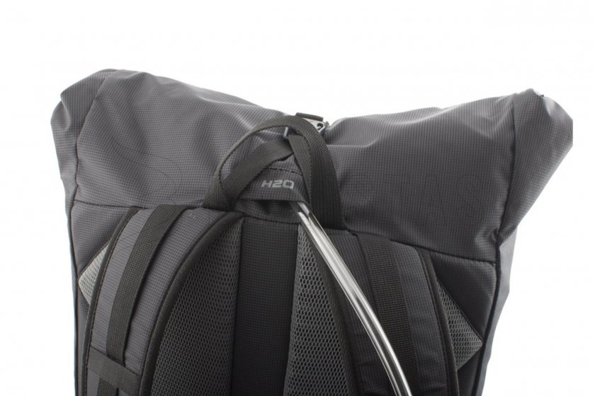 Rugzak Pinguin Commute 25 zwart