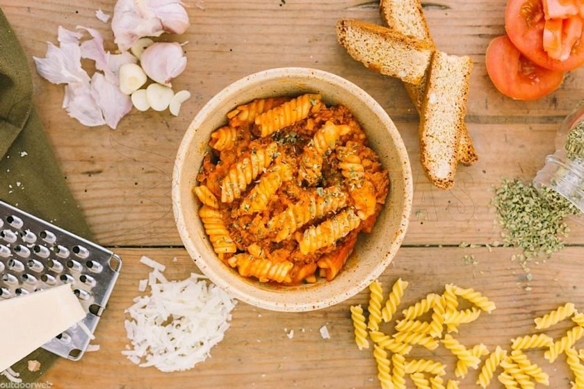 Fusilli all'uovo met kip a la Bolognese 350g Forestia