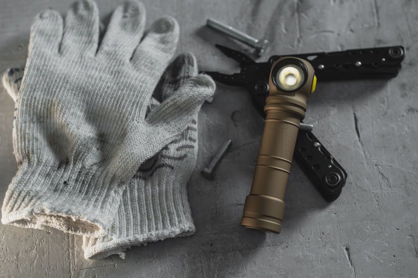 Hoofdlamp Armytek Wizard C2 Pro MAX Sand Koud licht