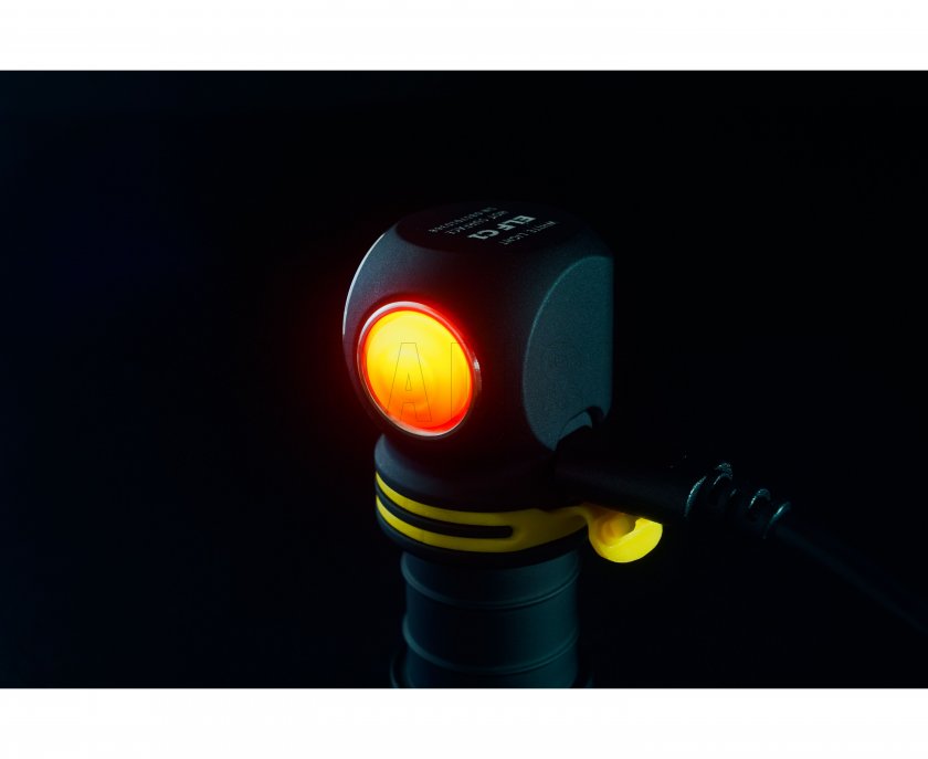 Multifunctionele zaklamp Armytek Elf C1 v2 warm licht