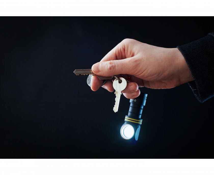 Multifunctionele zaklamp Armytek Elf C1 v2 warm licht
