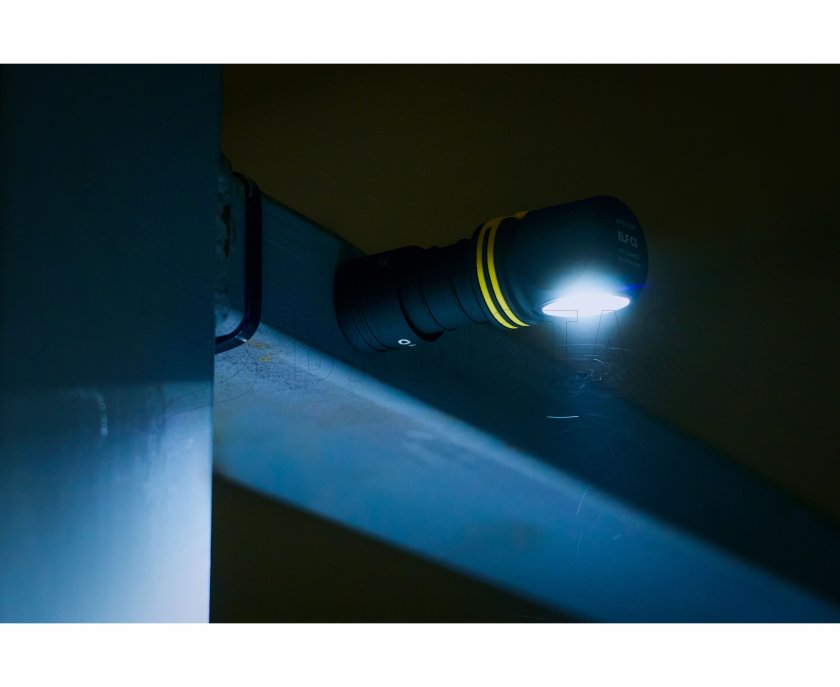 Multifunctionele zaklamp Armytek Elf C1 v2 warm licht