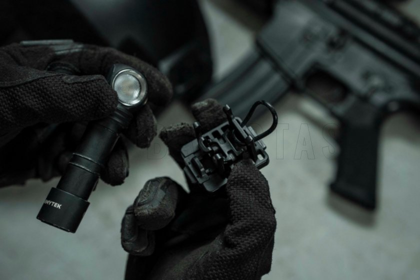 Helmhouder voor zaklampen Armytek AHM-05
