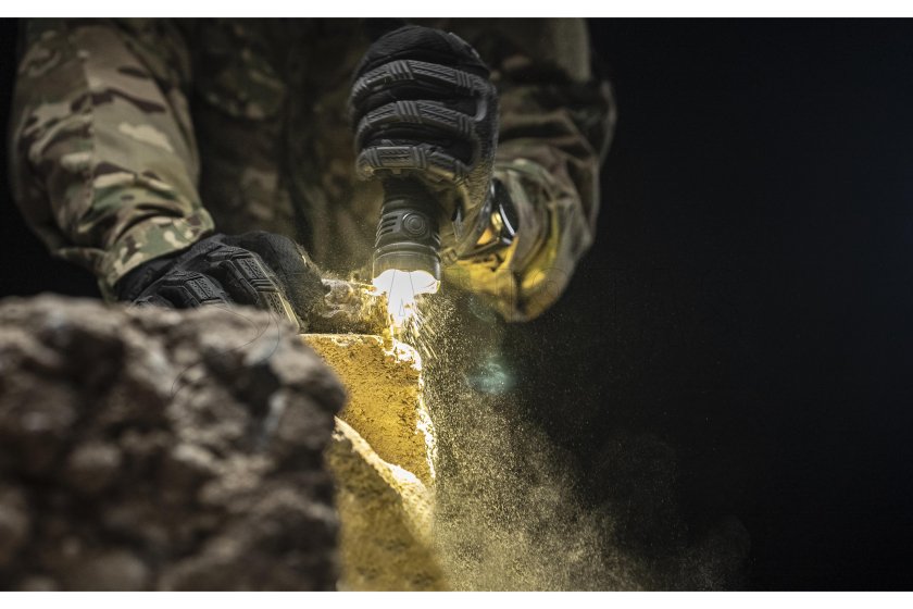 Svítilna Armytek Predator PRO MAX koud wit licht