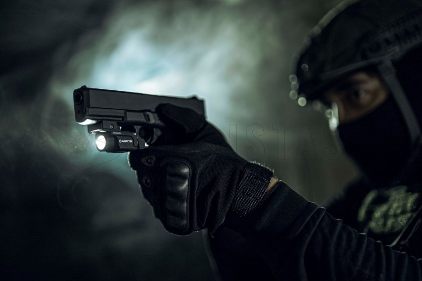 Tactische zaklamp Armytek Buckler M1 koud licht