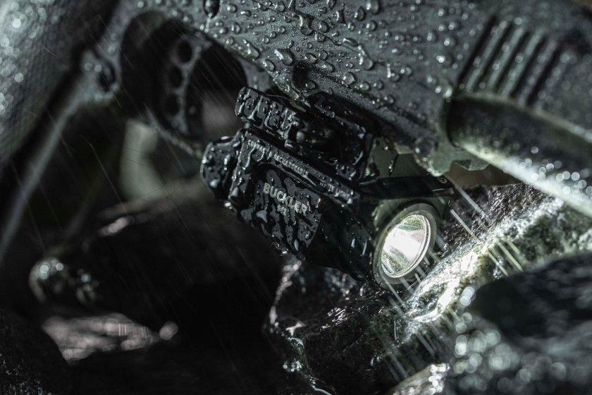 Tactische zaklamp Armytek Buckler M1 koud licht