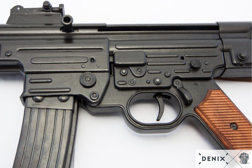 Replica Sturmgewehr 44 met draagriem, Duitsland 1943 11